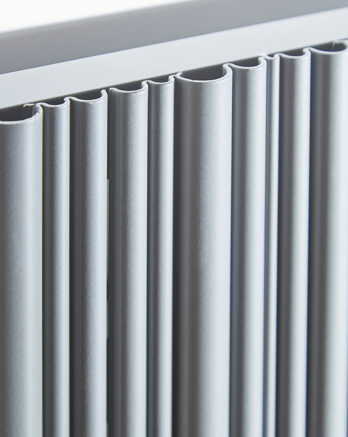 Quara Grey Horizontal Aluminium Radiator – Single Panel – 575x719mm