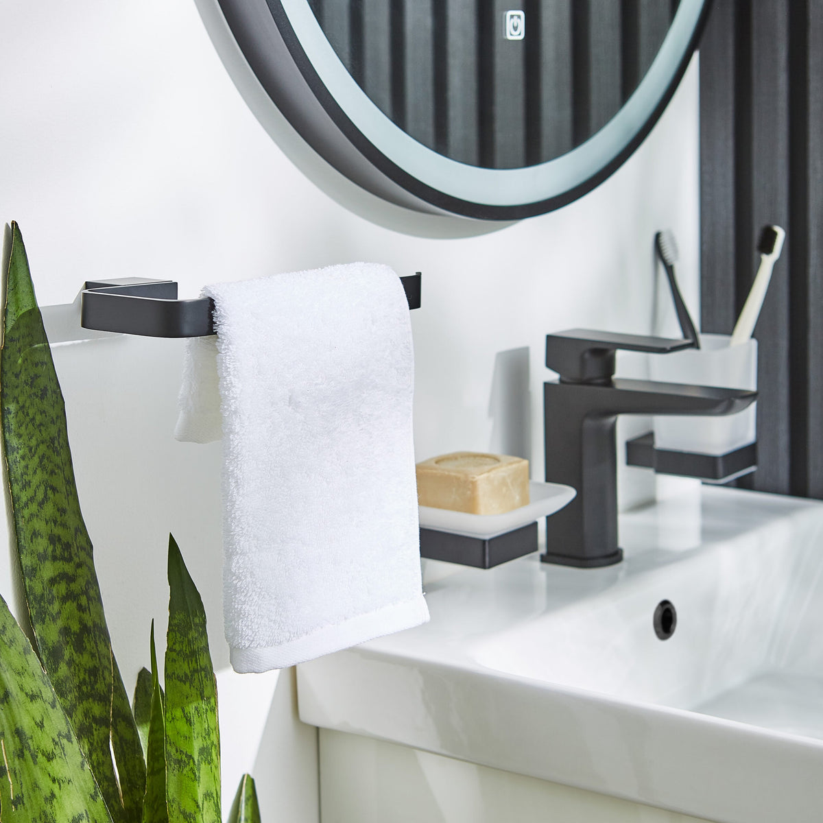 Velluto Matt Black Towel Ring